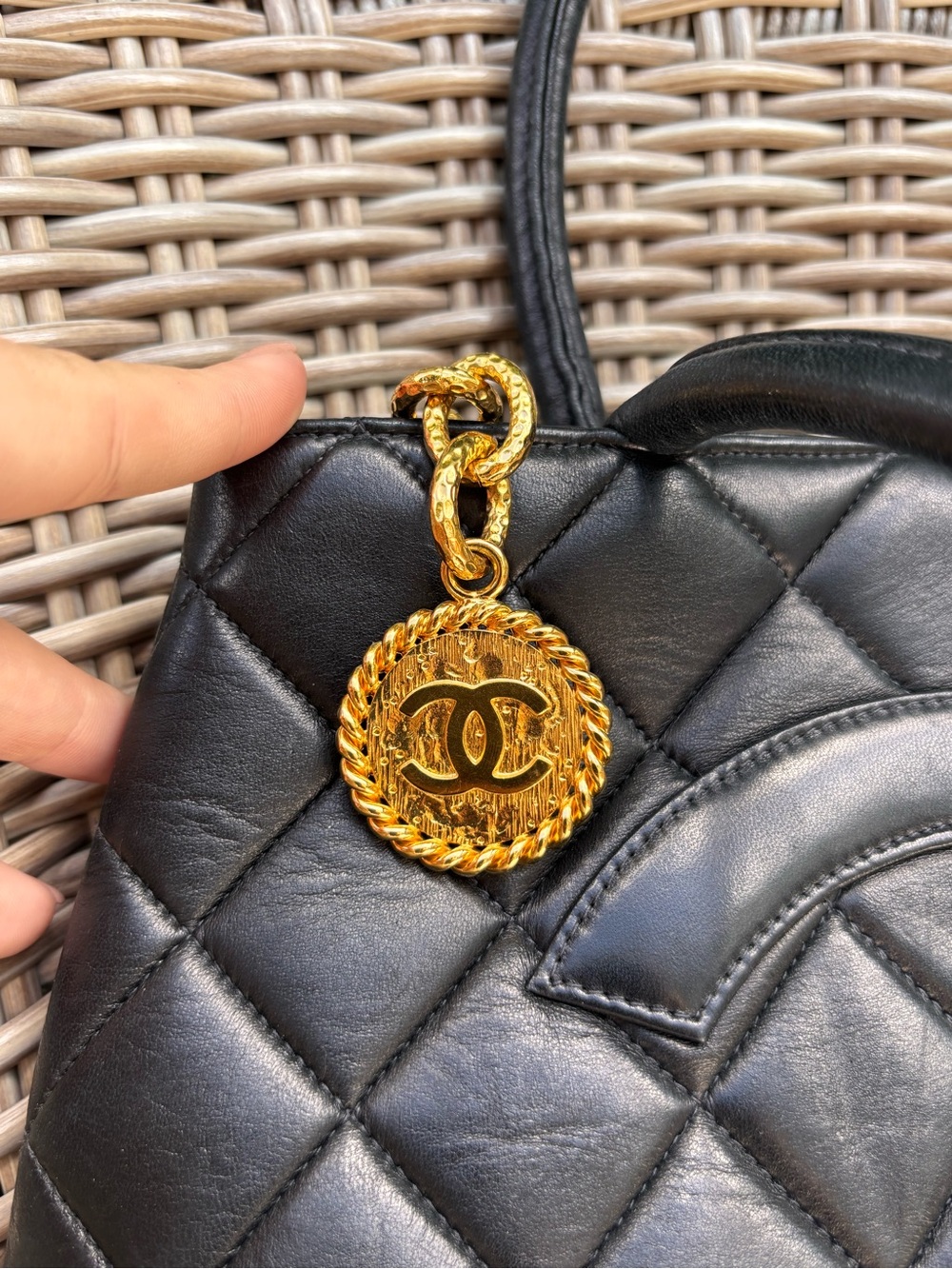 Authentic CHANEL black lambskin leather gold medallion 24k gold tote - Picture 2 of 15